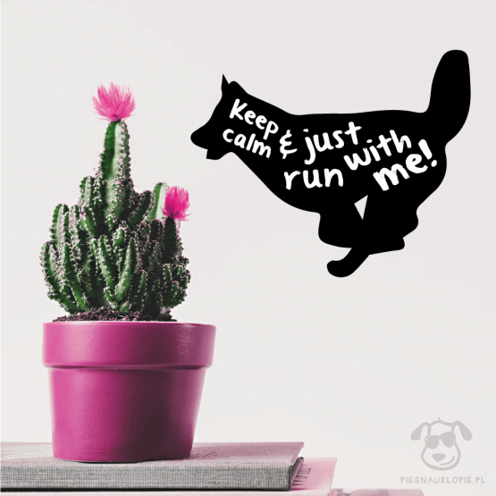 Naklejka na ścianę "Keep calm and just run with me" idealna dla właścicieli psów rasy husky. Na prezent dla miłośnika zwierząt czy jako gadżet dla wielbiciela psów.